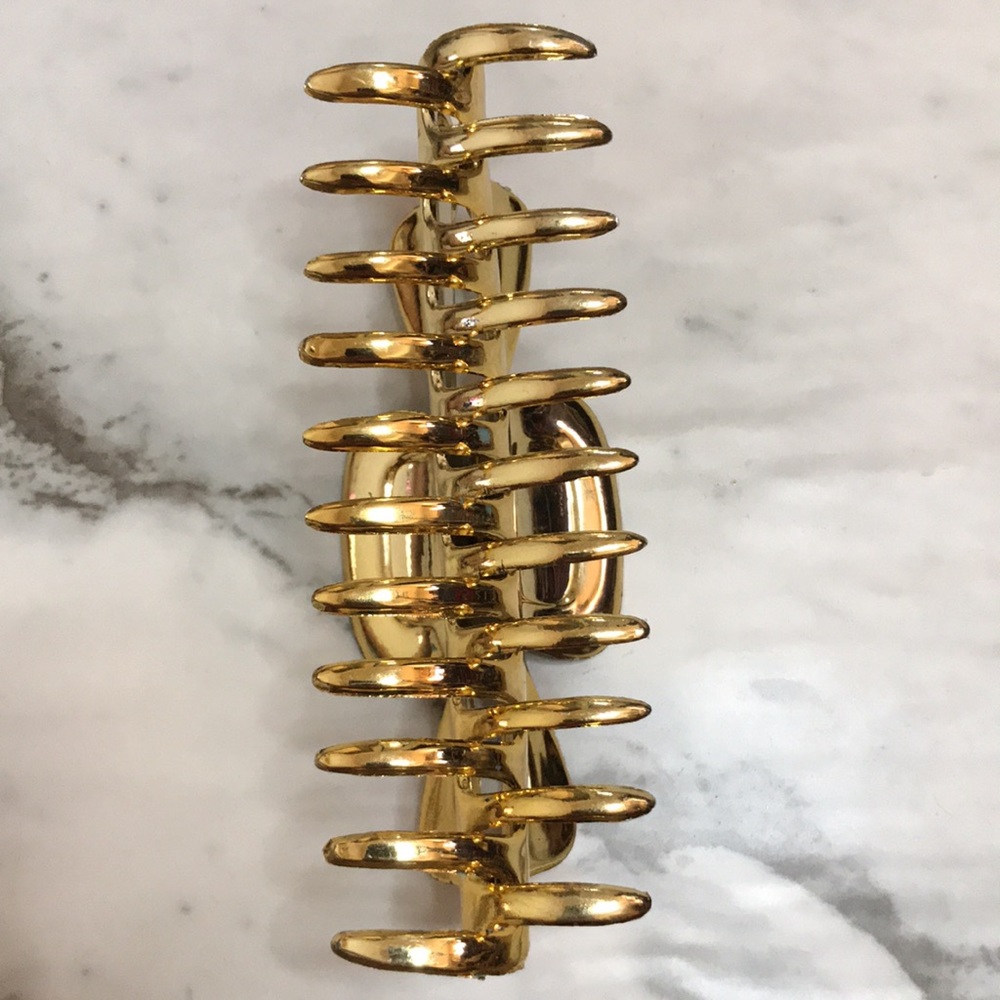 NEW! Reflective Gold Claw Clip 💖 - Picture 3 of 9